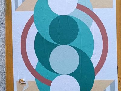 Affiche géométrique aux cercles verts — Street art à Porto