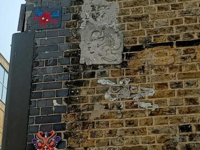 Stickers Invader en Ligne — Street art à London
