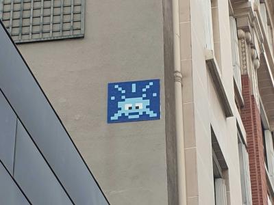 Space Invader — Blue Alien with Antennae — Street art by Invader in Paris