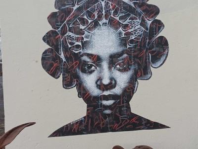 Portrait féminin couronné par Seb Bouchard — Street art de Seb Bouchard à Nantes