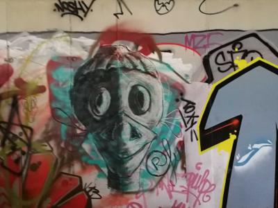 Crâne Cartoon Nocturne — Street art à Paris