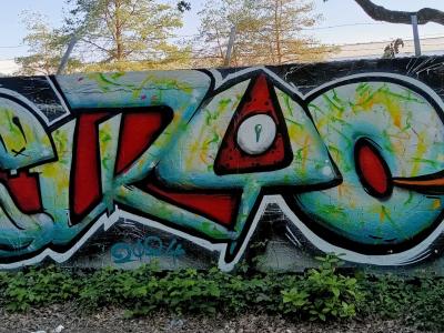 Le lettrage à l'œil dans le triangle — Street art à Nantes