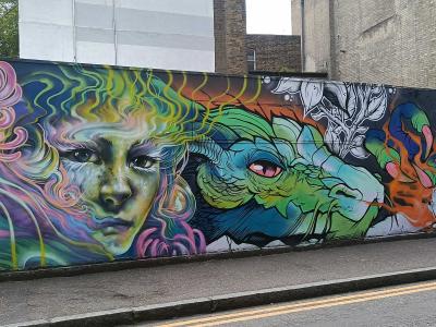 Cinq visages surréalistes psychédéliques — Street art à London