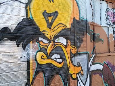 Personnage furieux et moustachu — Street art à Rennes
