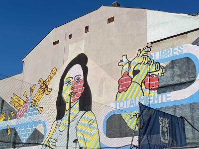 Crowned Princess — Street art by El Rey de la Ruina in Madrid