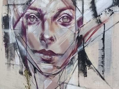 Portrait géométrique féminin par Jef — Street art de Jef à Redon