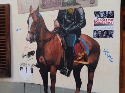 Horseman with Argentine Banknote — Street art in Paris