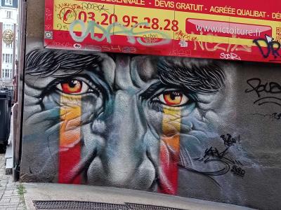 Portrait aux yeux dorés Lille — Street art à Hauts-de-France