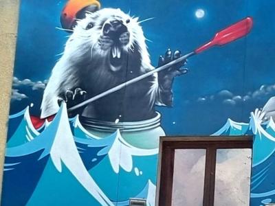 The beaver in a kayak — Street art in Vallon-Pont-d'Arc