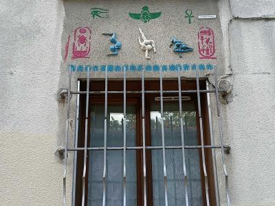 Egyptian Hieroglyphs Stickers on Facade — Street art in Paris