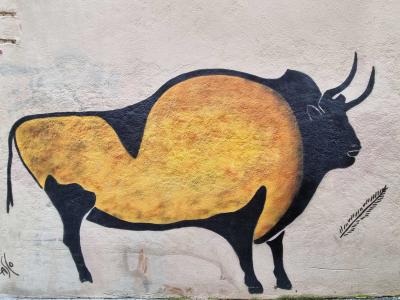 Lasco's Ochre Prehistoric Bison — Street art in Clermont-Ferrand