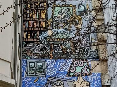 Scène de lecture en mural — Street art à Paris