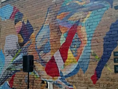 Abstraction Multicolore sur Brique — Street art de Vincent Chignier à Prague
