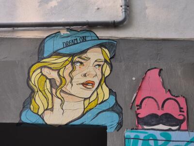 « Dream on », jeune femme d'El Bocho — Street art de El Bocho à Berlin