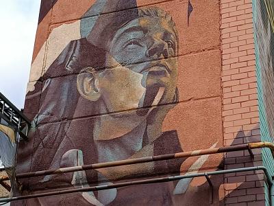 L'homme au plateau de Telmo Miel — Street art de Telmo Miel à Vilnius