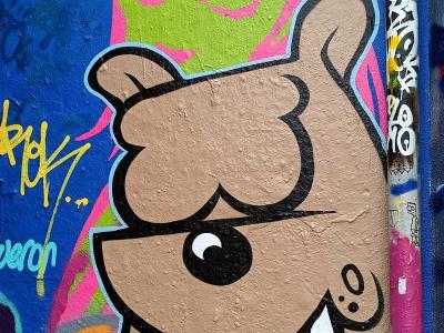 Visage cartoon joyeux — Street art à London
