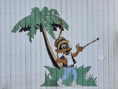 Cartoon Monkey Under Palm Tree — Street art in Sauzé-Vaussais