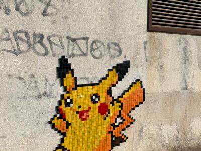 Pikachu en mosaïque — Street art de Astro Boy à Beniarbeig