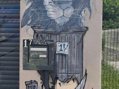 Stylized Lion and City in Blue-Grey — Street art in Grenoble