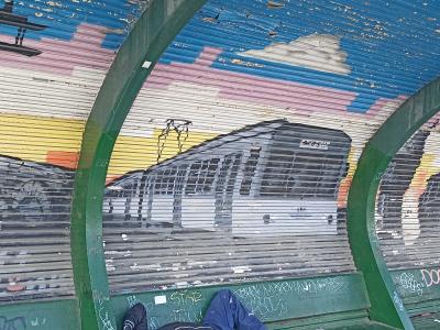 Train futuriste — Street art à Budapest
