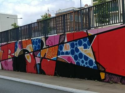 Colorful Mural with Crossed Heart — Street art in Villejuif