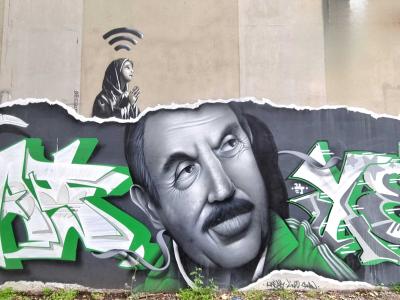 Prière au wifi — Street art à Grenoble
