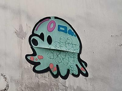 Méduse verte par Gzup — Street art de Gzup à Paris