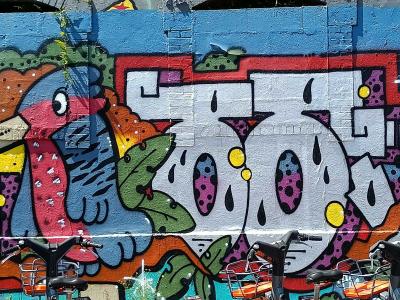 Composition géométrique polychrome — Street art à Nantes