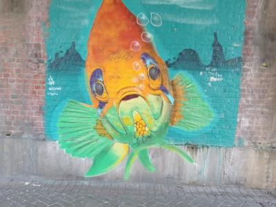 Poisson orange aux yeux ronds — Street art à Lille