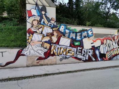 Colorful King Deer graffiti — Street art in Klagenfurt am Wörthersee