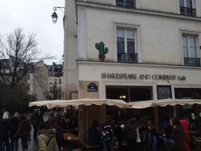 Space Invader Quai de Montebello — Street art by Invader in Paris