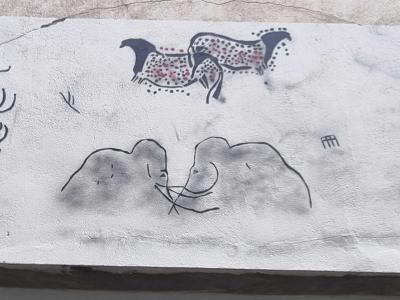 Prehistoric Animal Frieze — Street art by Lasco in Clermont-Ferrand
