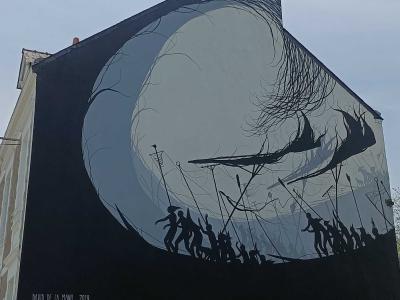 Moon with Dramatic Silhouettes — Street art in Saint-Nazaire