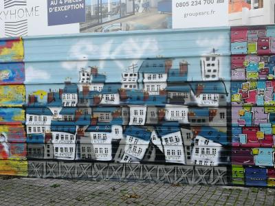 Maisons empilées bleu et blanc — Street art à Nantes