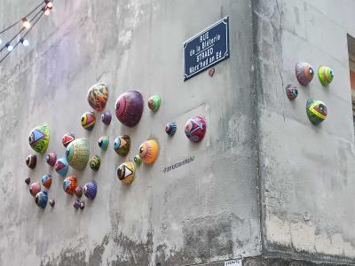 Colored round objects Bonpinceau — Street art by Les Frères Bonpinceau in Nantes
