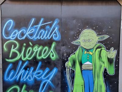 Yoda dans un bar pub à Mont-Dore — Street art à Mont-Dore