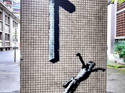 Christ tombé de sa croix — Street art de EZKSTREETART à Grenoble