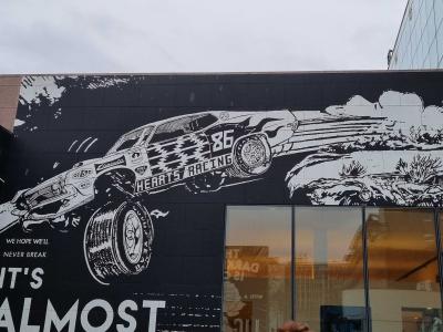 Voiture de course Hearts Racing — Street art à Strasbourg