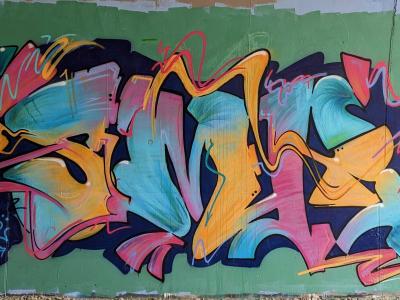 Multicolor Wildstyle Green Background — Street art in Soyons