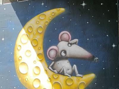 Souris dans la lune — Street art de Ador à Nantes