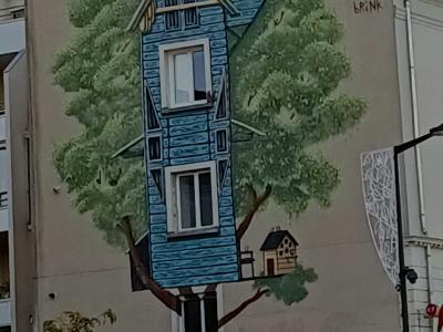 Maison dans l'arbre, René Brink — Street art à Angers