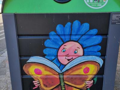 Fleur souriante et papillon — Street art à Strasbourg