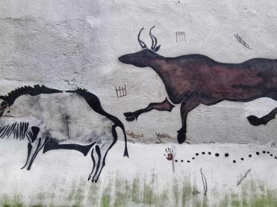 Prehistoric Scene with Aurochs and Deer — Street art by Lasco in Clermont-Ferrand