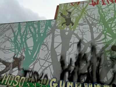Monochromatic Graphic Abstraction — Street art in Berlin