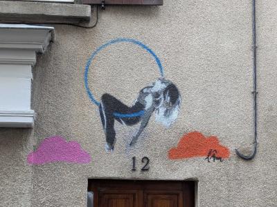 Gymnaste au cerceau et nuages colorés — Street art à Clermont-Ferrand