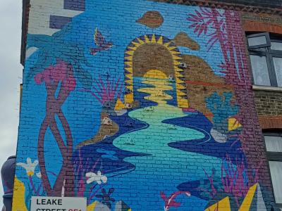 Robot and Flying Saucer — Street art in London