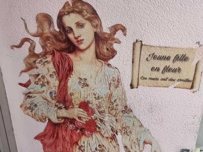Vintage Girl in Bloom — Street art in Strasbourg