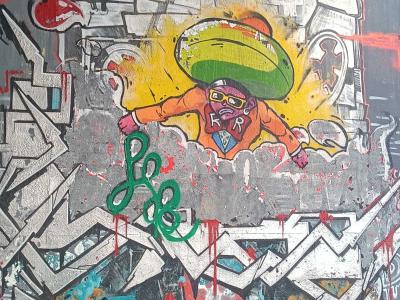 Composition explosive multicolore — Street art à Nantes