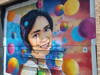 Femme colorée — Street art à London