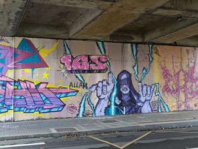 Fresques sous viaduc, lettrages urbains — Street art à Nantes